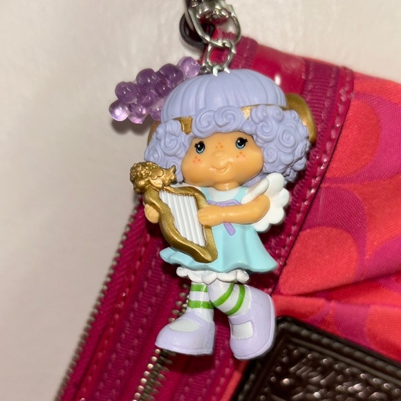 Vintage Strawberry Shortcake Angel Cake Keychain - Picture 2 of 4